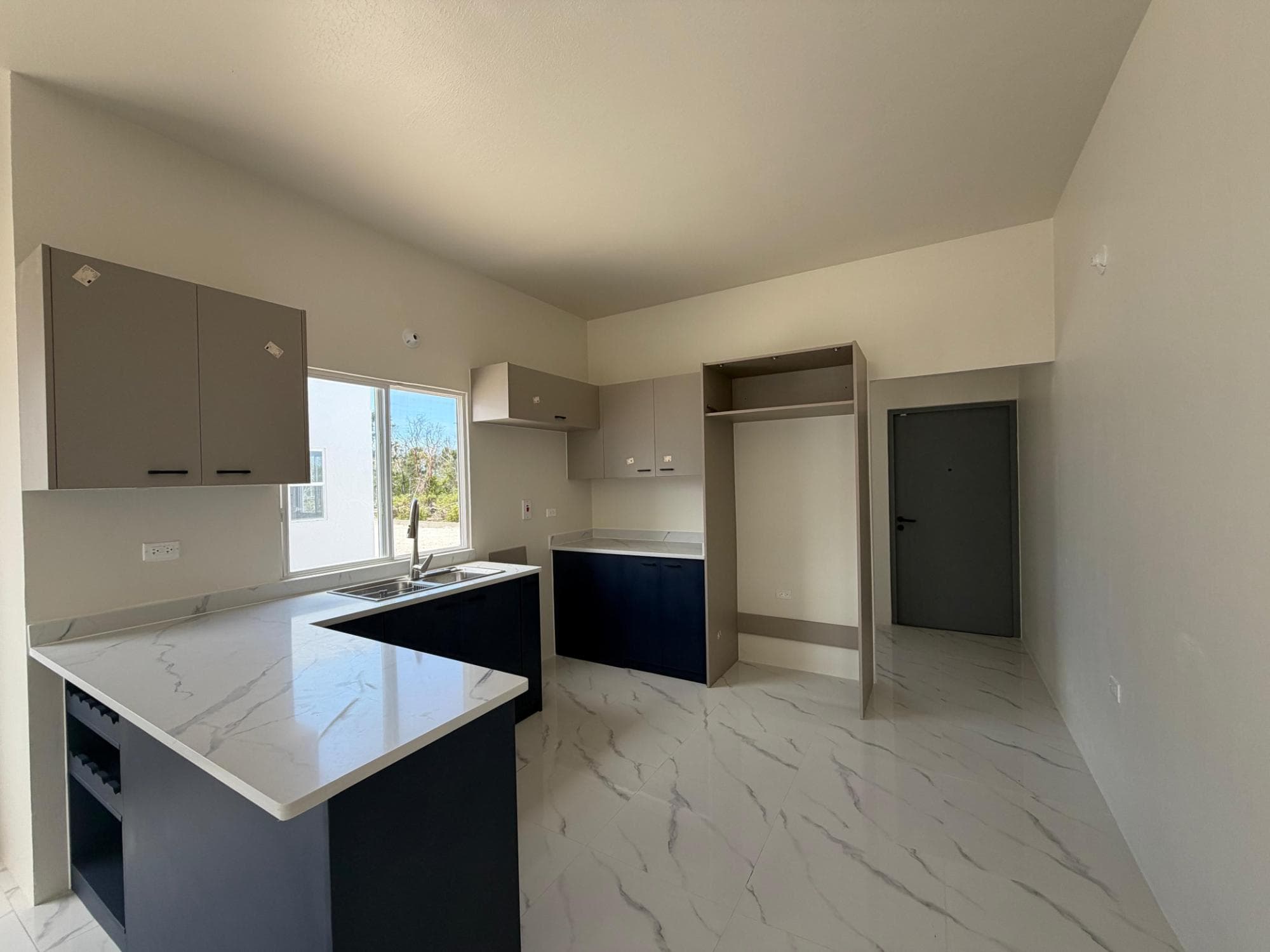 192 CORAL SPRING ESTATE photo 36