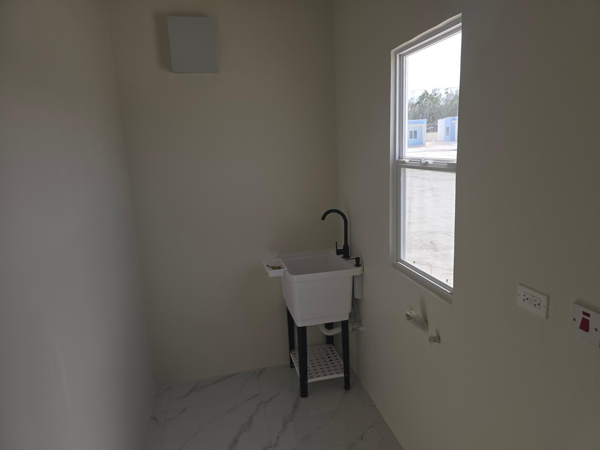 192 CORAL SPRING ESTATE photo 6