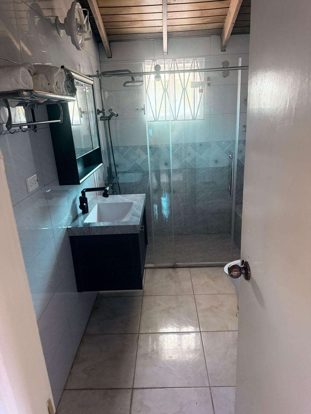 1 FLORENCE HALL BOULEVARD, photo 4