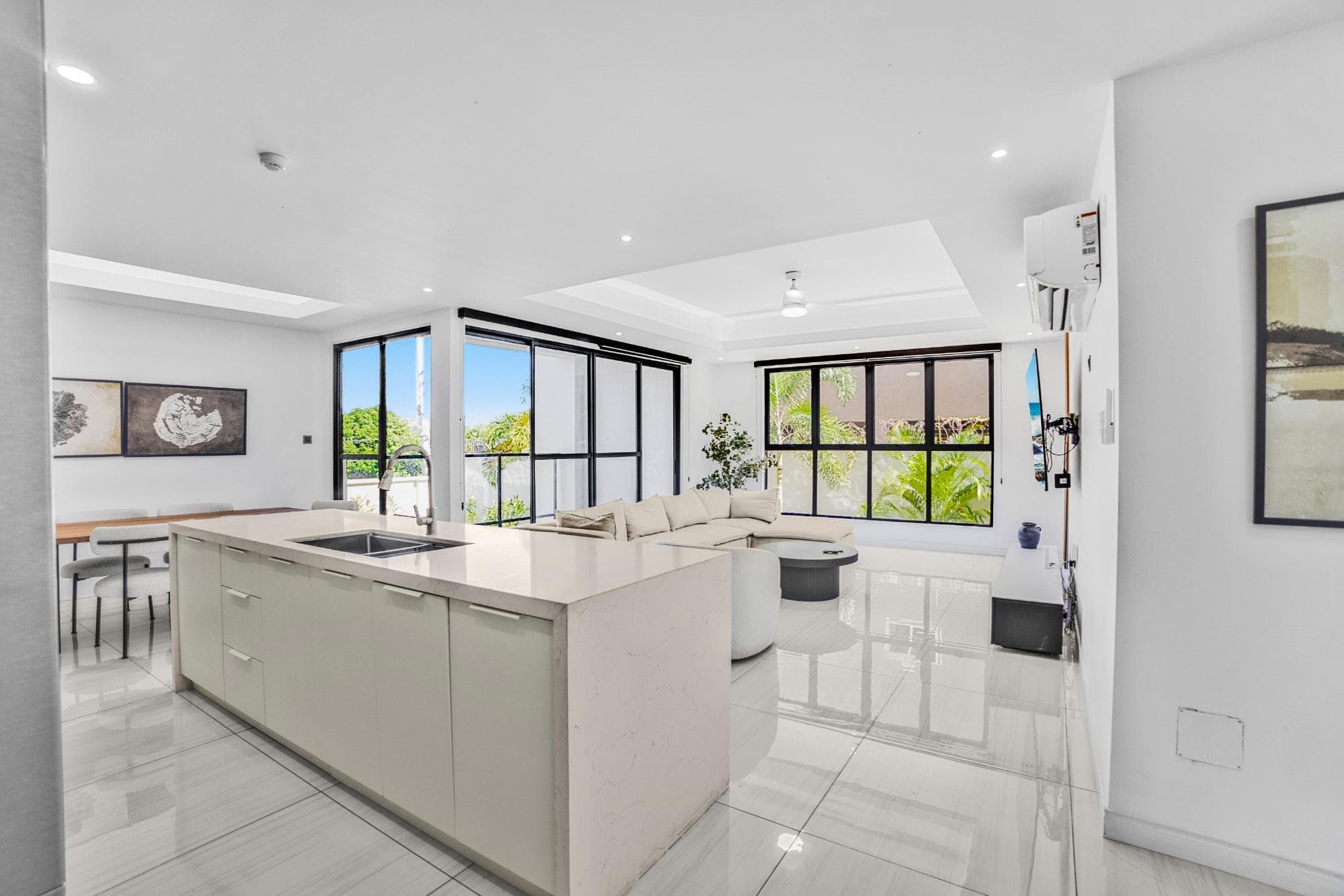 Unit 101, 3 KINGS DRIVE photo 2