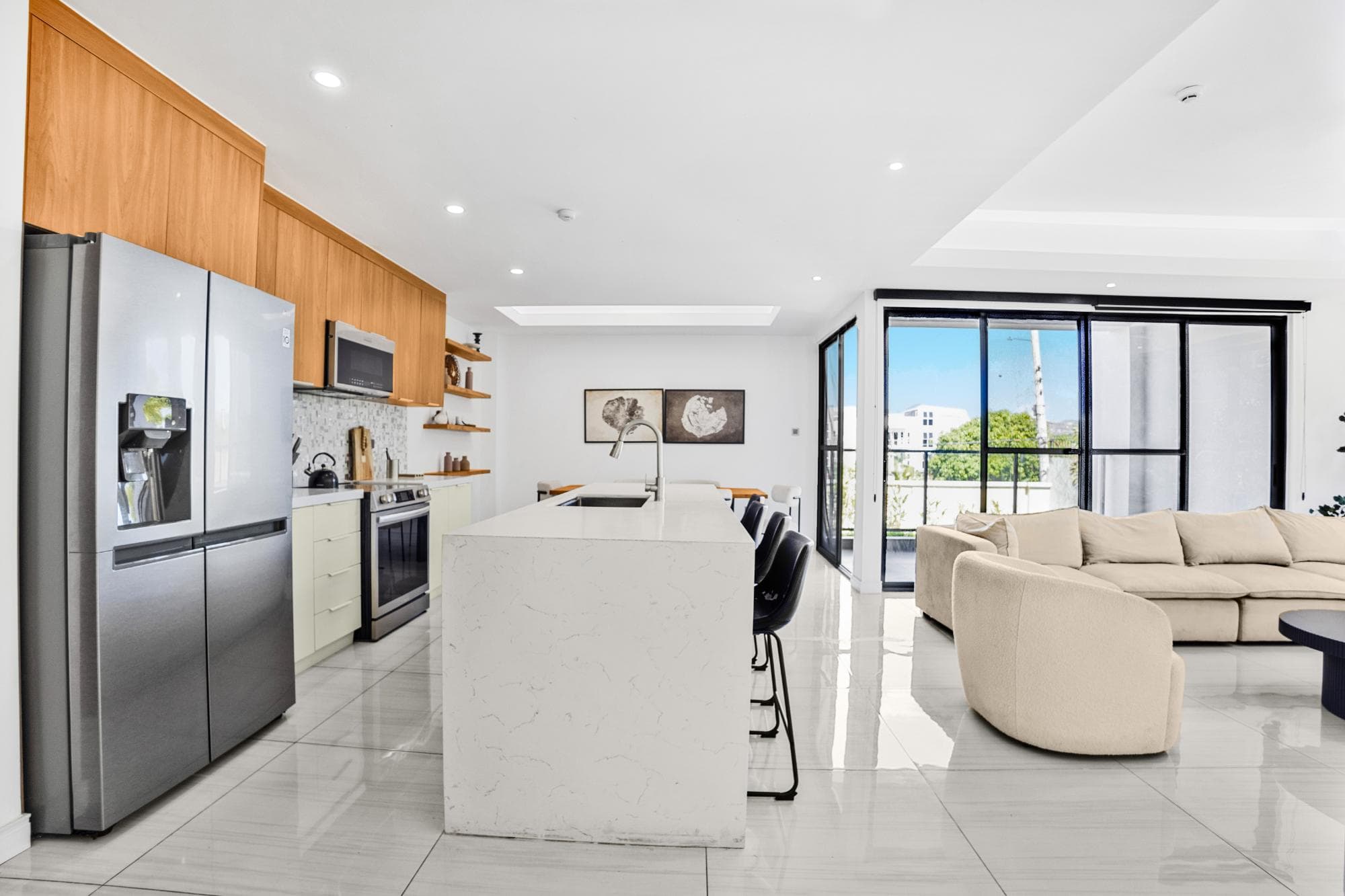 Unit 101, 3 KINGS DRIVE photo 3