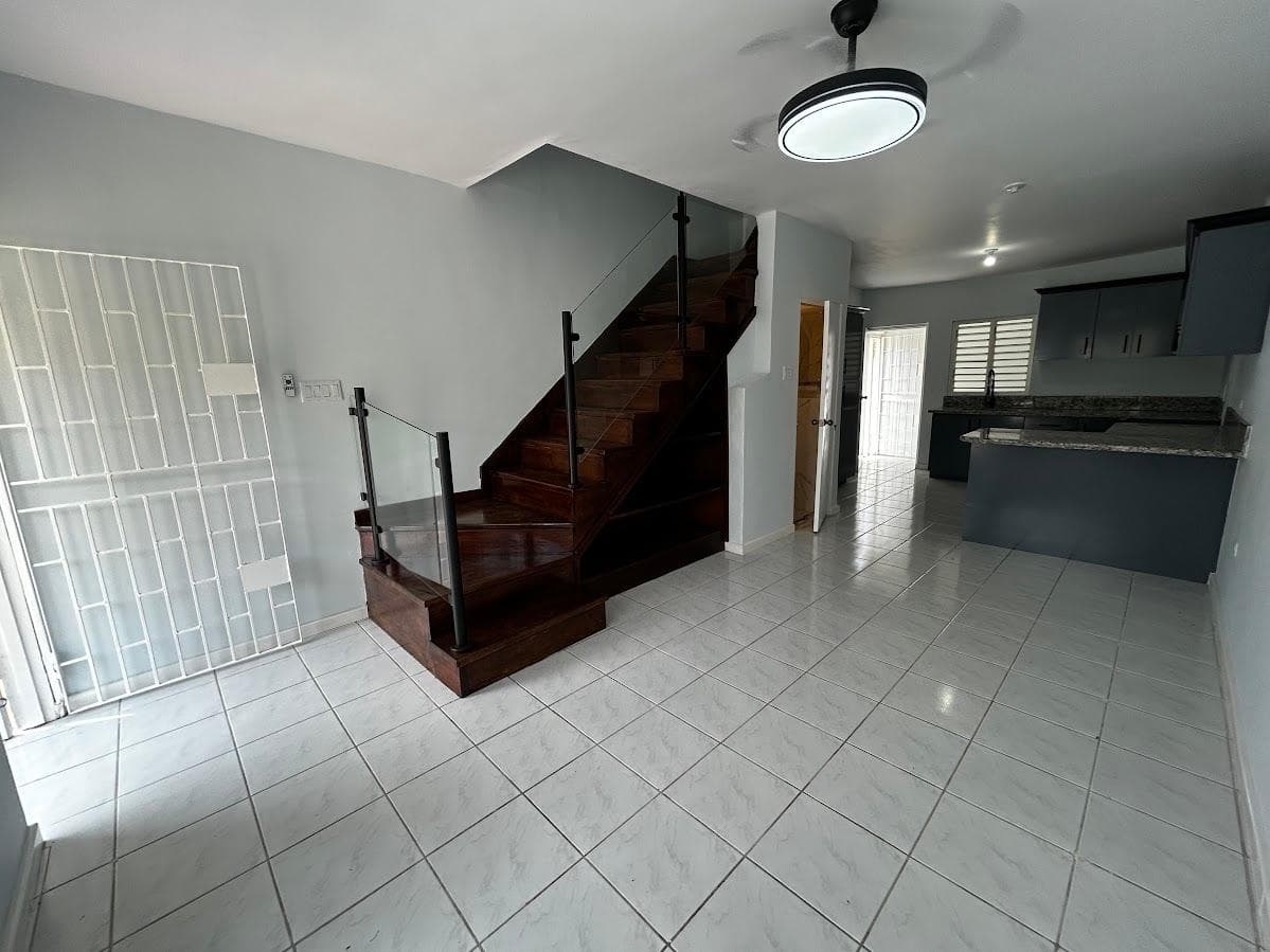 Unit 4, 8 CASSANDRA AVENUE photo 3