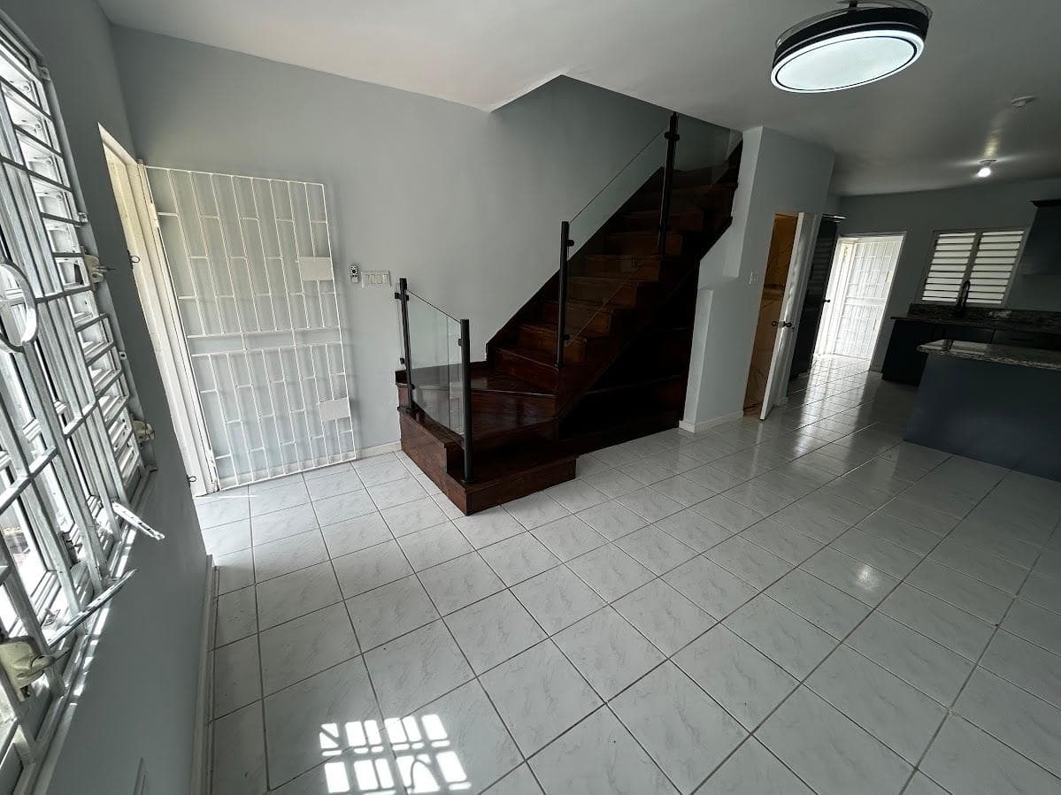 Unit 4, 8 CASSANDRA AVENUE photo 4