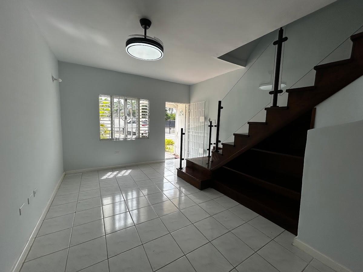 Unit 4, 8 CASSANDRA AVENUE photo 5