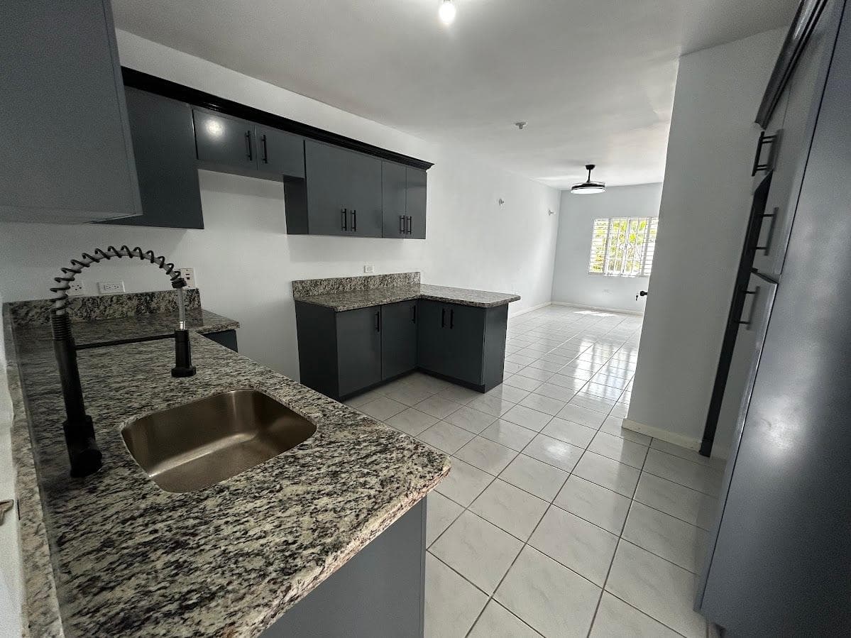 Unit 4, 8 CASSANDRA AVENUE photo 9