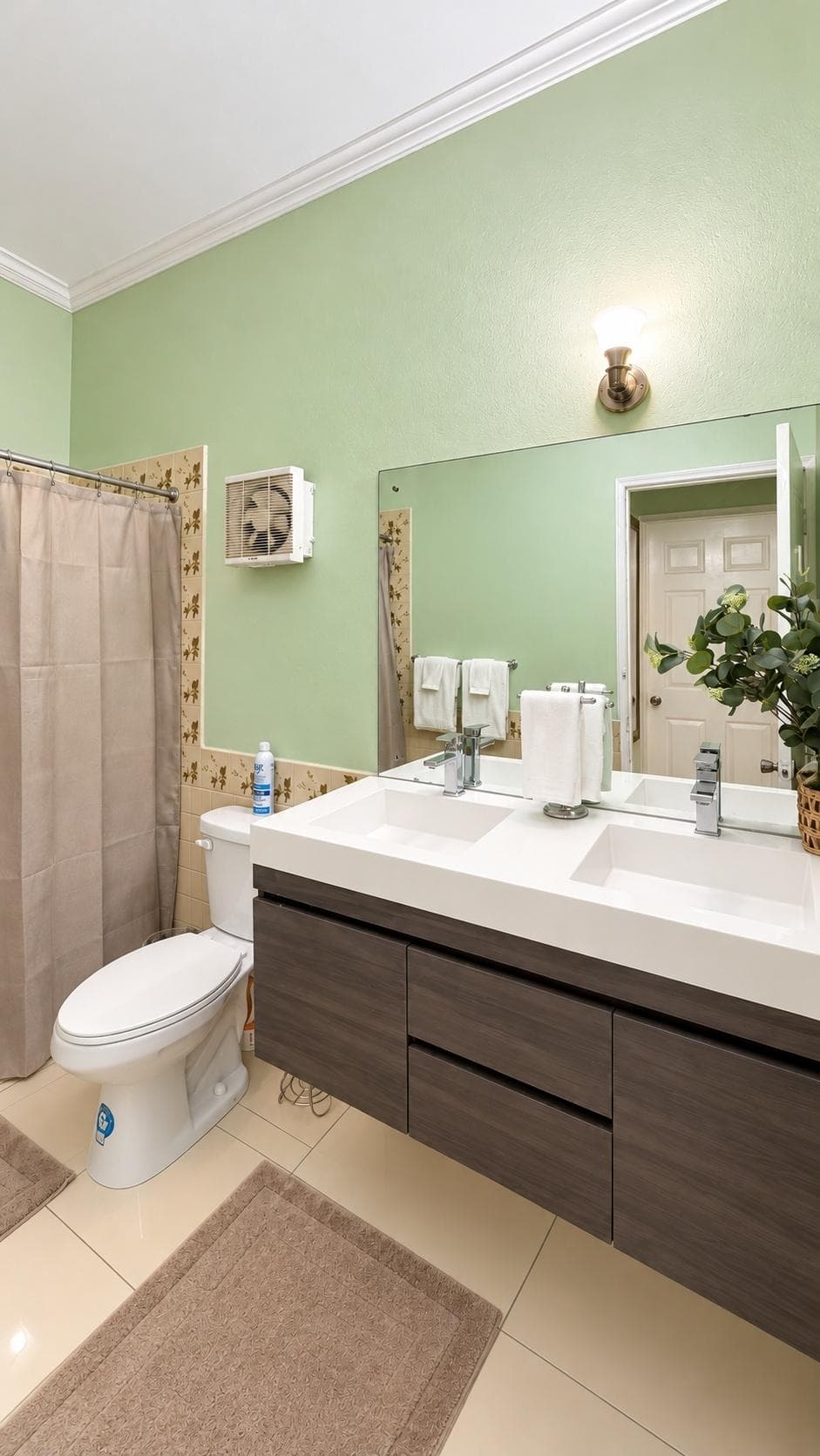 Unit 26, 15-15A KENSINGTON CRESCENT photo 3