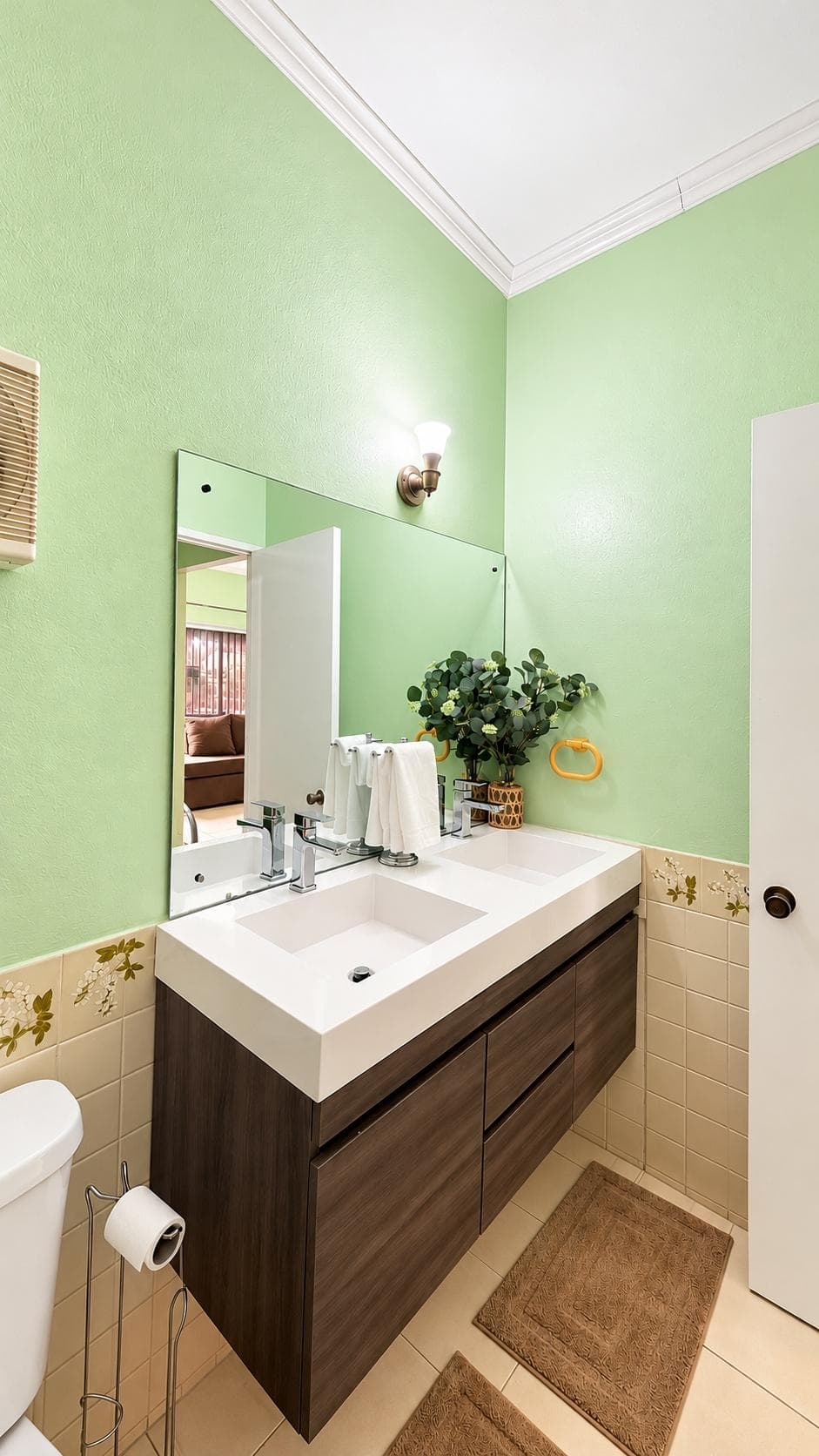 Unit 26, 15-15A KENSINGTON CRESCENT photo 4