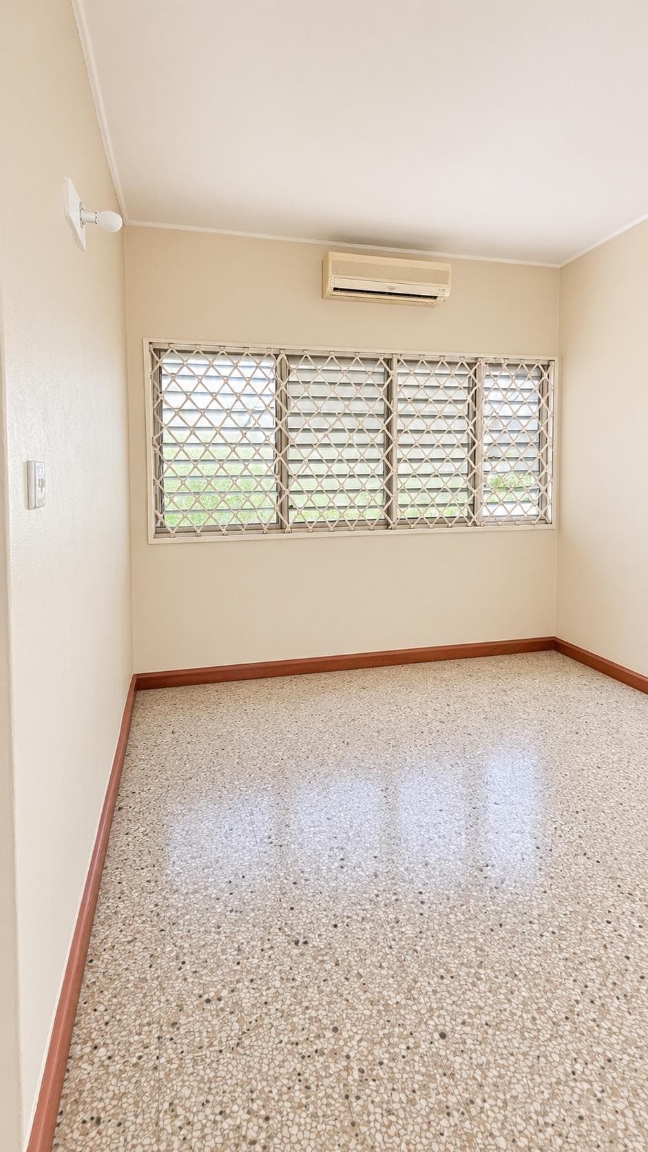 Unit 14, 15-15A KENSINGTON CRESCENT photo 6