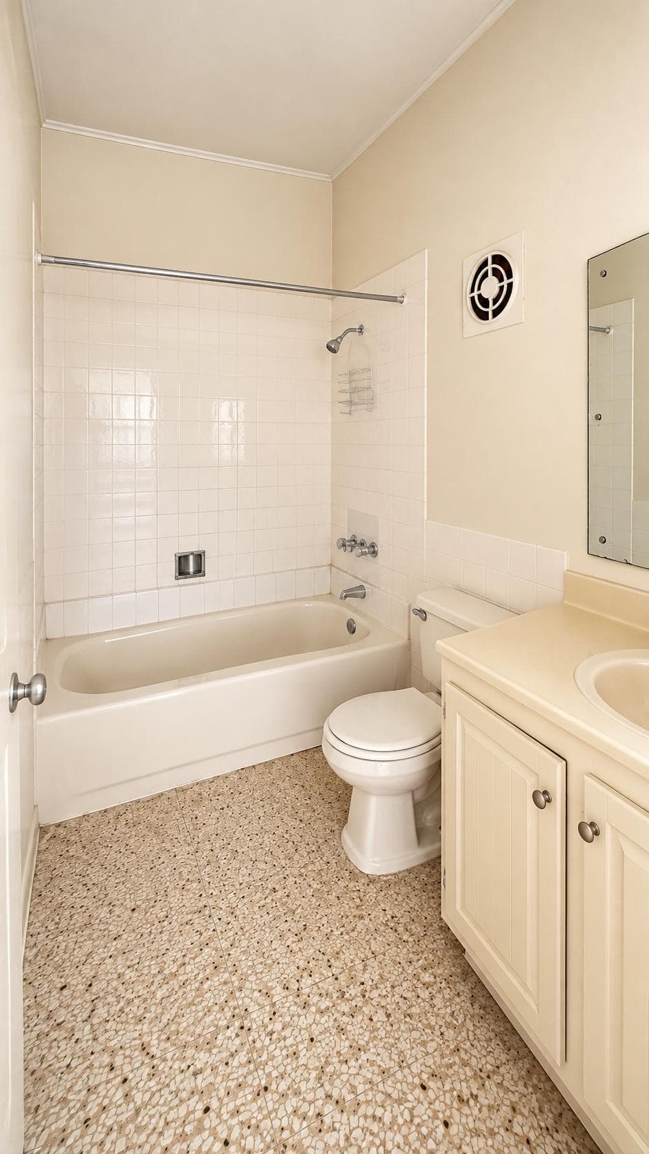 Unit 14, 15-15A KENSINGTON CRESCENT photo 7