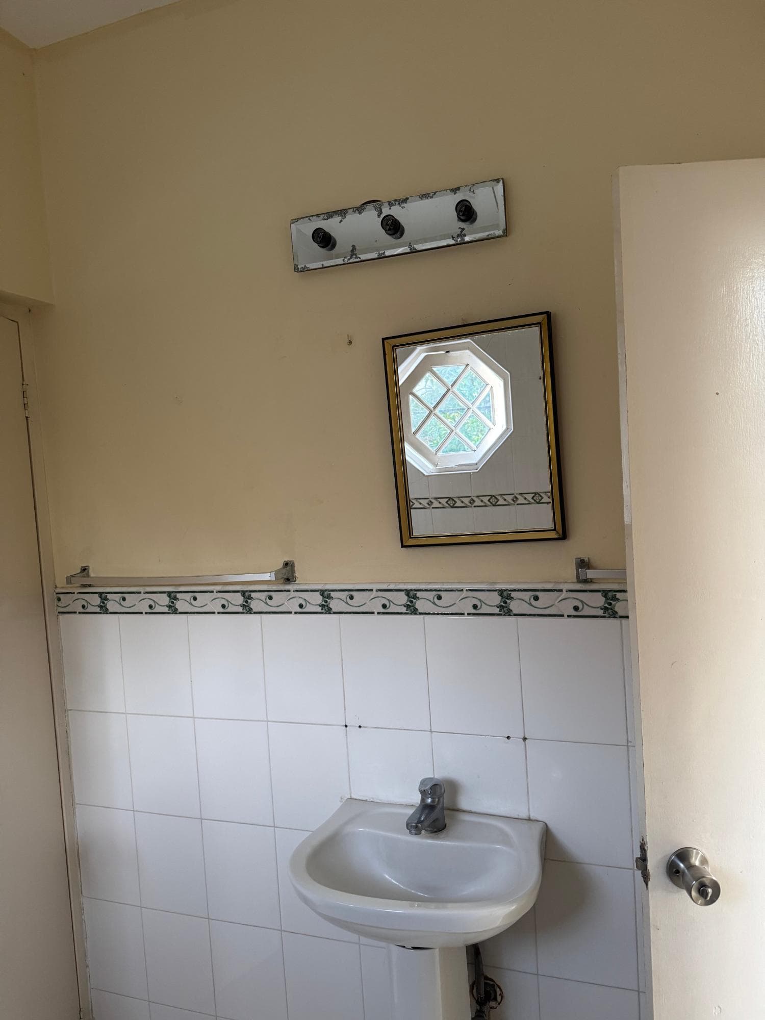 301 ANTIGUA AVENUE, CORNWALL photo 52