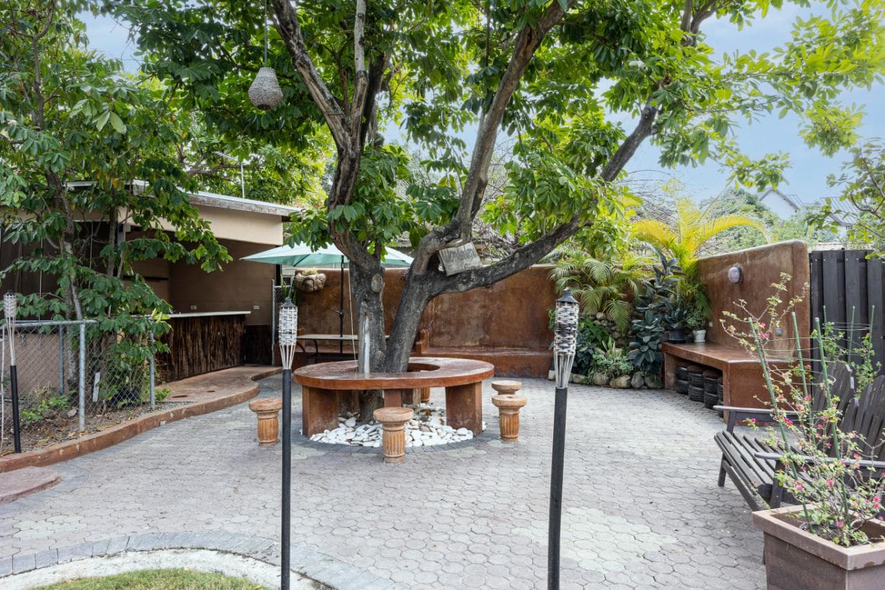 SANDHURST CRESCENT photo 28