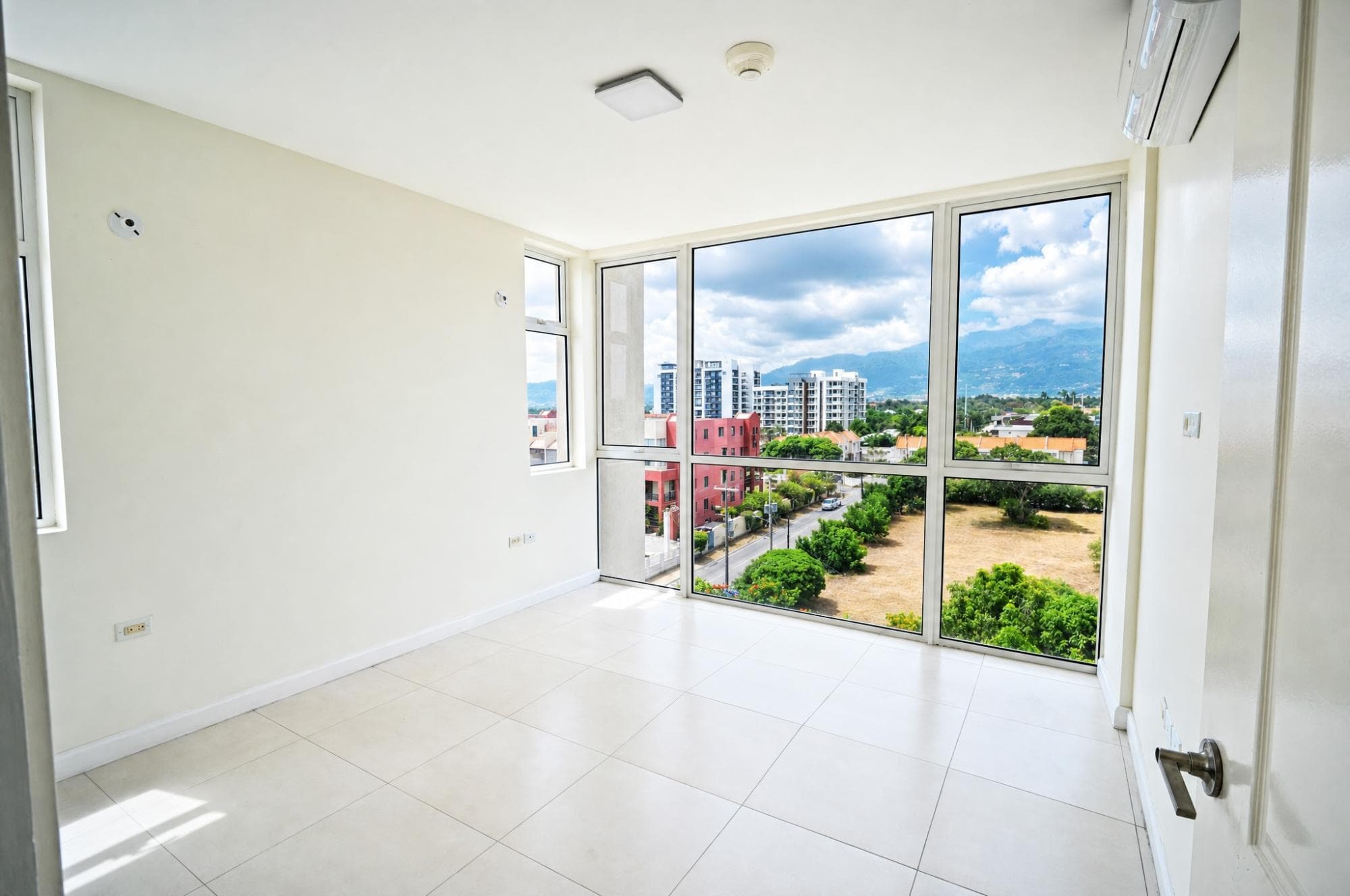 Unit A501, 4 MUSGRAVE AVENUE photo 2
