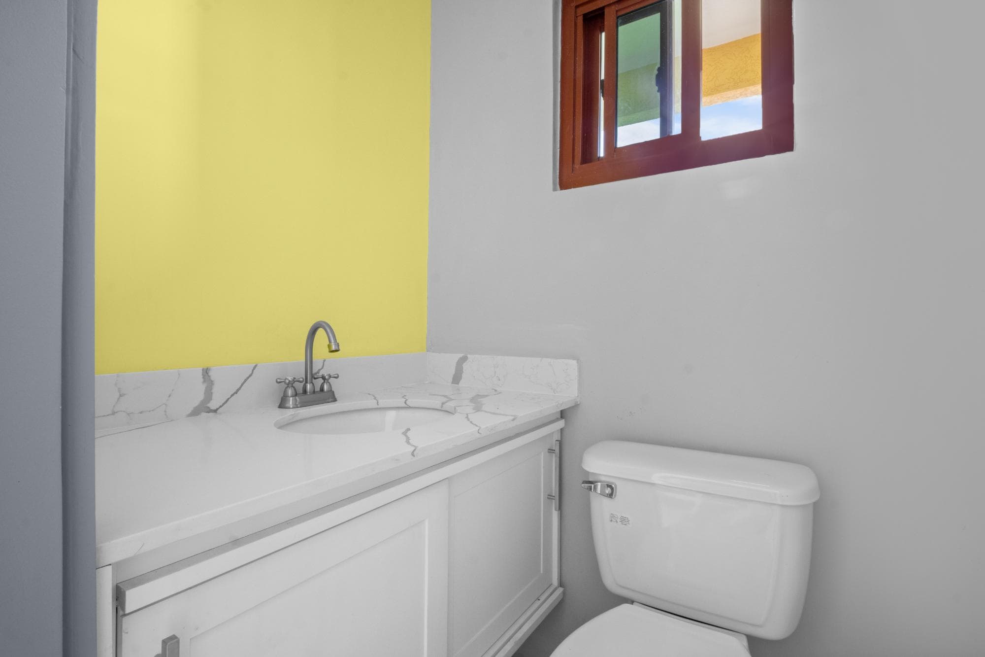 Unit 11, 16 LAWRENCE AVENUE photo 10