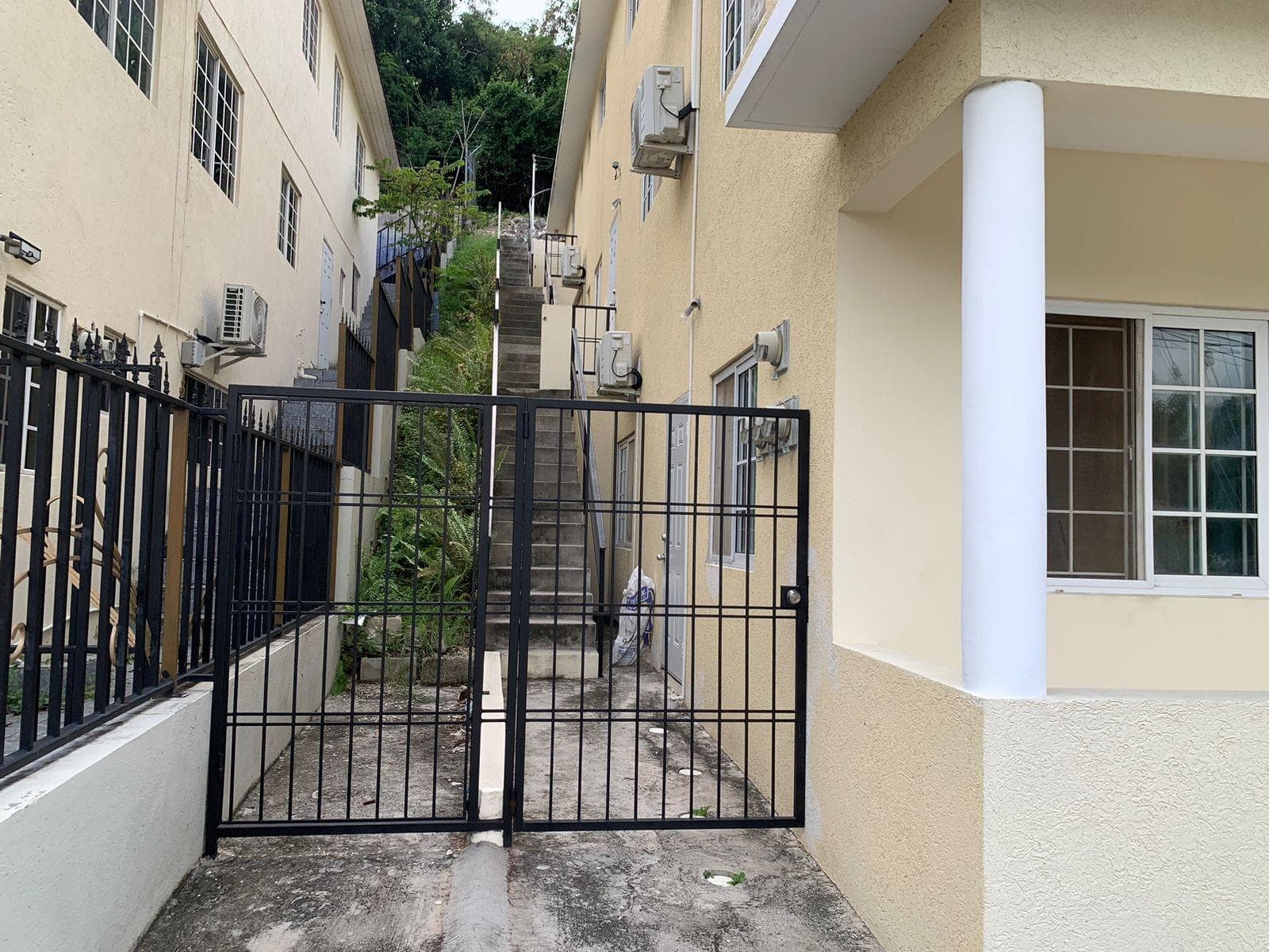 Unit Apt 2, 133 PINE BOULEVARD photo 2