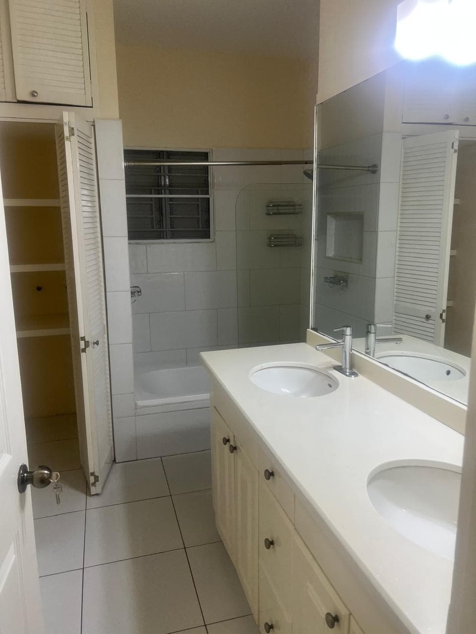 Unit B12, 65 LADY MUSGRAVE ROAD photo 10