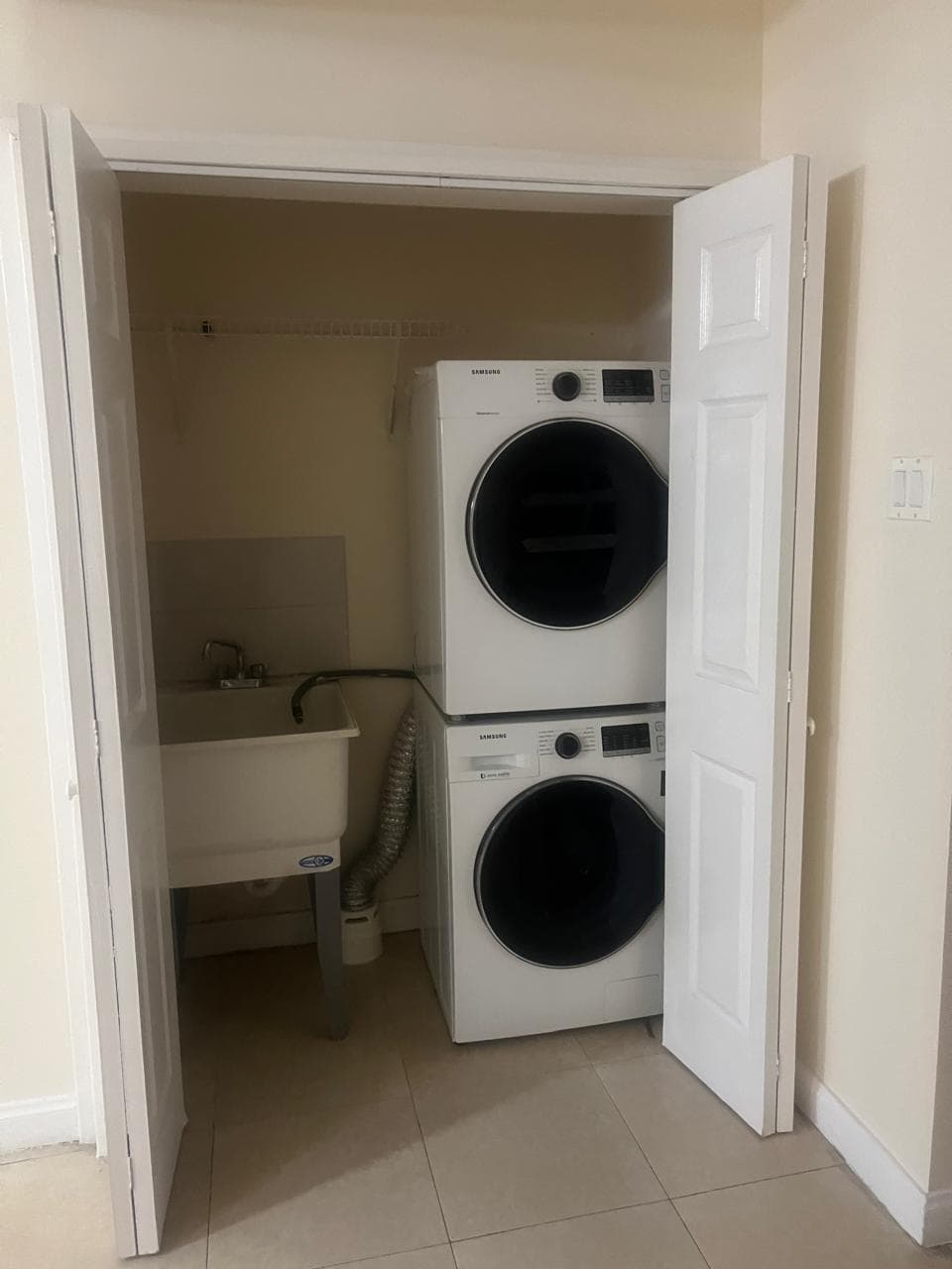 Unit B12, 65 LADY MUSGRAVE ROAD photo 3